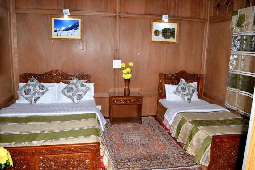 Montreal Group Of Houseboats Hotel Srinagar  Luaran gambar