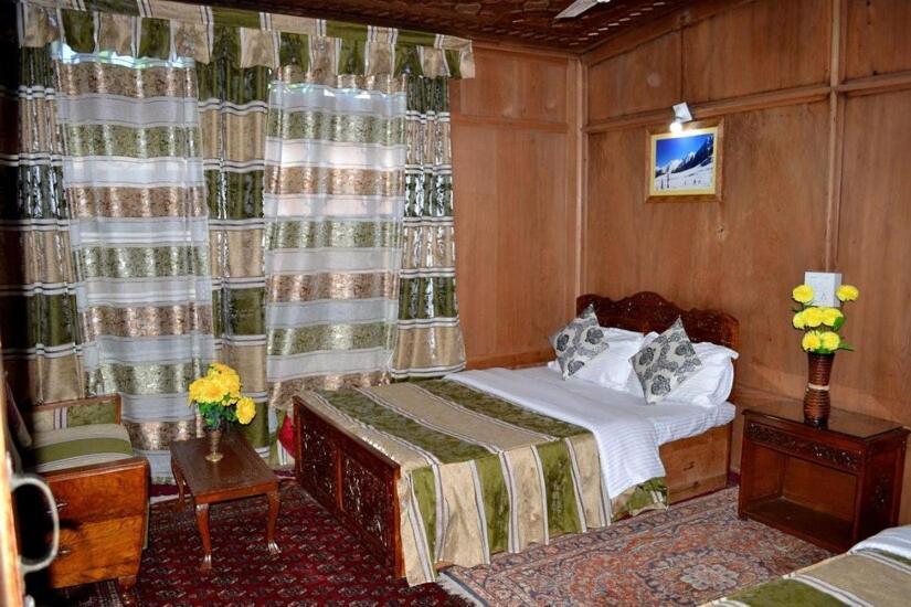 Montreal Group Of Houseboats Hotel Srinagar  Luaran gambar